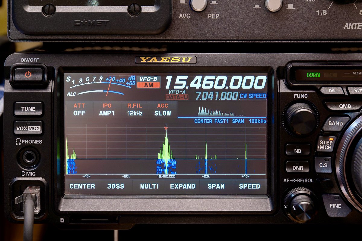 macinpop's tweet photo. 今夜のオーストラリアからの日本語放送はアマチュア無線機で聞いています。

YAESU FTDX10

シグナルは59+20dBととても強力に入感しています。

📸
Nikon Zf
NIKKOR Z24-70mm f2.8 S
ストロボ発光

#フレンドシップラジオ https://t.co/6ojPBCgXfX
