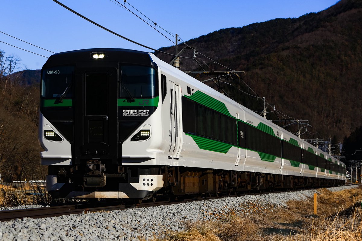 alplg910's tweet photo. 電車を撮る理由などカッコいいからだけで十分である
僕は383の後走りで来た257さんを撮って以来どハマりして視界に入ると勃起が止まらなくなる身体になってしまいま��た https://t.co/4vm7X44m8O