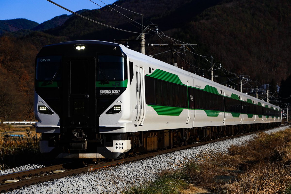 alplg910's tweet photo. 電車を撮る理由などカッコいいからだけで十分である
僕は383の後走りで来た257さんを撮って以来どハマりして視界に入ると勃起が止まらなくなる身体になってしまいま��た https://t.co/4vm7X44m8O