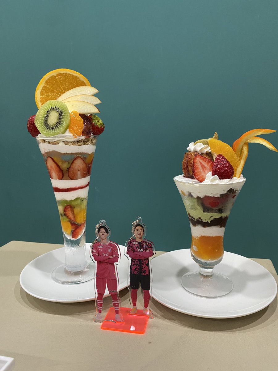 pomu_maru's tweet photo. 試合後はパフェや〜祝勝会や〜
可愛いし美味しい🥰
暑さにやられた体にパフェの甘さが染みるわ〜
#セレサポ岡山遠征
#harebare https://t.co/vEfcuUsunB