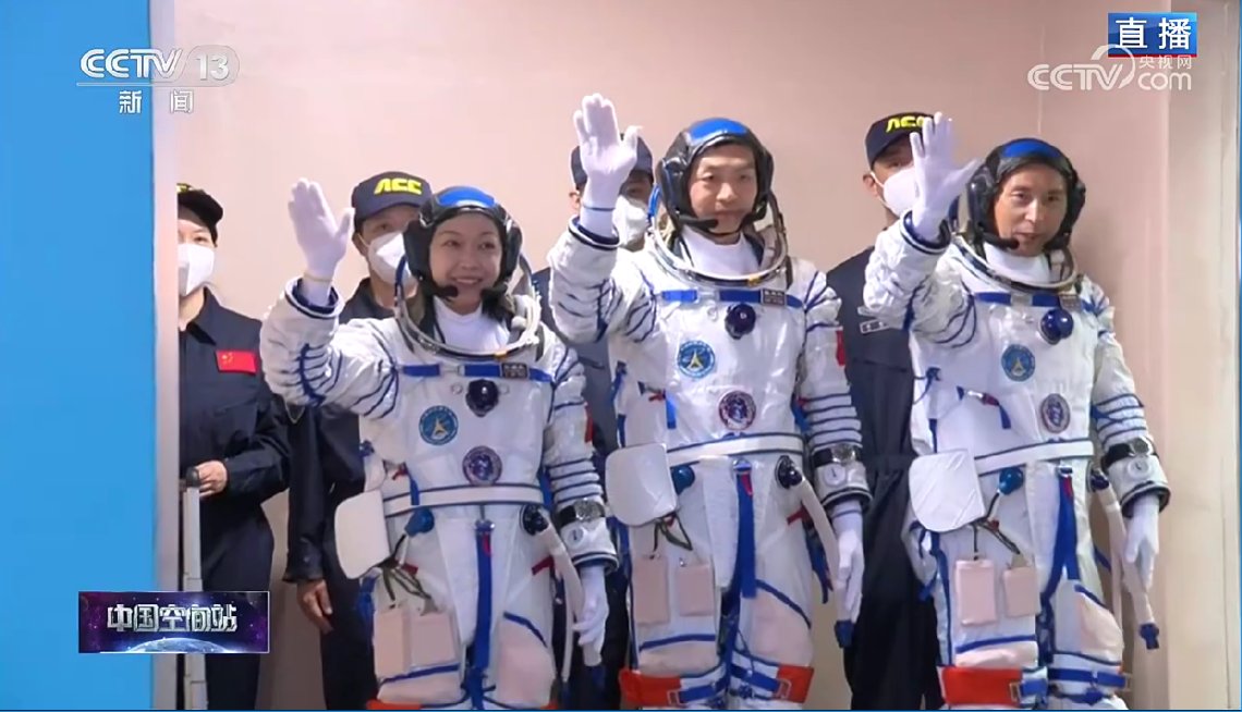 CNSpaceStation's tweet photo. 🚀Shenzhou XXIII mission commander Zhu Yangzhu and astronauts Zhang Zhiyuan and Lai Ka-ying are now heading to the launch pad, ready to embark on their mission to the @CNSpaceStation.

The journey to orbit begins. [📷/CMG] https://t.co/sGyZB29ntB