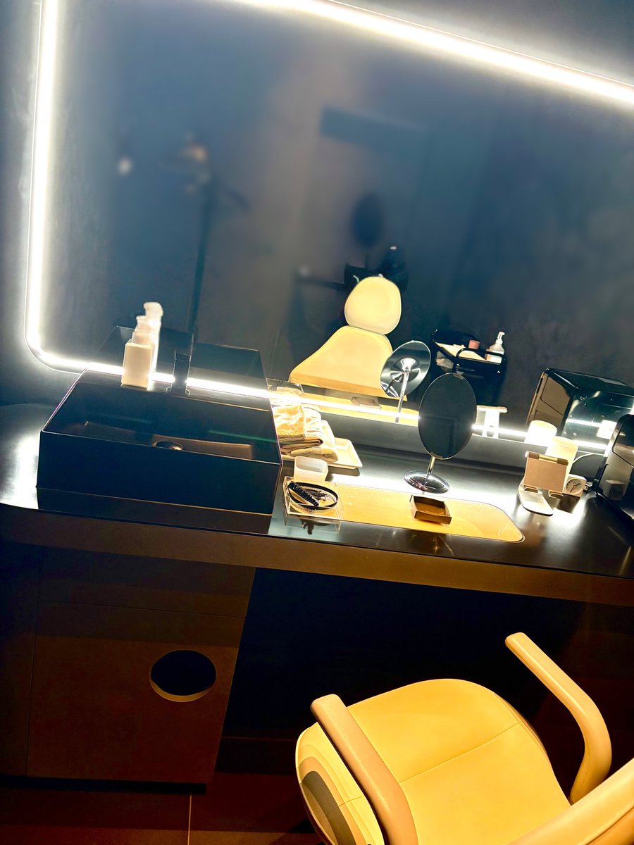 dododon_oi_don's tweet photo. 花王が運営するestのパーソナルスキンケアジムに行ってみたら、本当に凄すぎて最早肌のライザップでした😌これを知らないのは勿体無いと思ったので、共有。

estのスキンケアジムは、コース代全額がestの基礎化粧品として還元されて、プラスで無償サービスとして超超超高度肌解析、スキンケアレッスン、エステがついてくるというお得すぎるサービス。
サービス概要聞いた時、お得すぎて、もしかして花王の人、算数苦手？？☺️💦💦って思った...(ド失礼)(大陳謝)

肌解析は、世界でたった1か所、estのスキンケアジムでしかできない内容で、自分の皮脂からRNAを採取して、角化・糖化・酸化具合を調べられるというもの。
解析結果を基に、自分に合うスキンケアを提案してもらい、スキンケアの適切な使い方を教えてもらうスキンケアレッスンやエステを受けます。マジでスキンケアのジムです。

肌解析結果とスキンケアレッスンの内容は、ドキュメントにまとめてくれるので、いつでも見返せて最高。結果にコミットしまくったので、勝手に肌のライザップと呼ばせてもろてます...😌