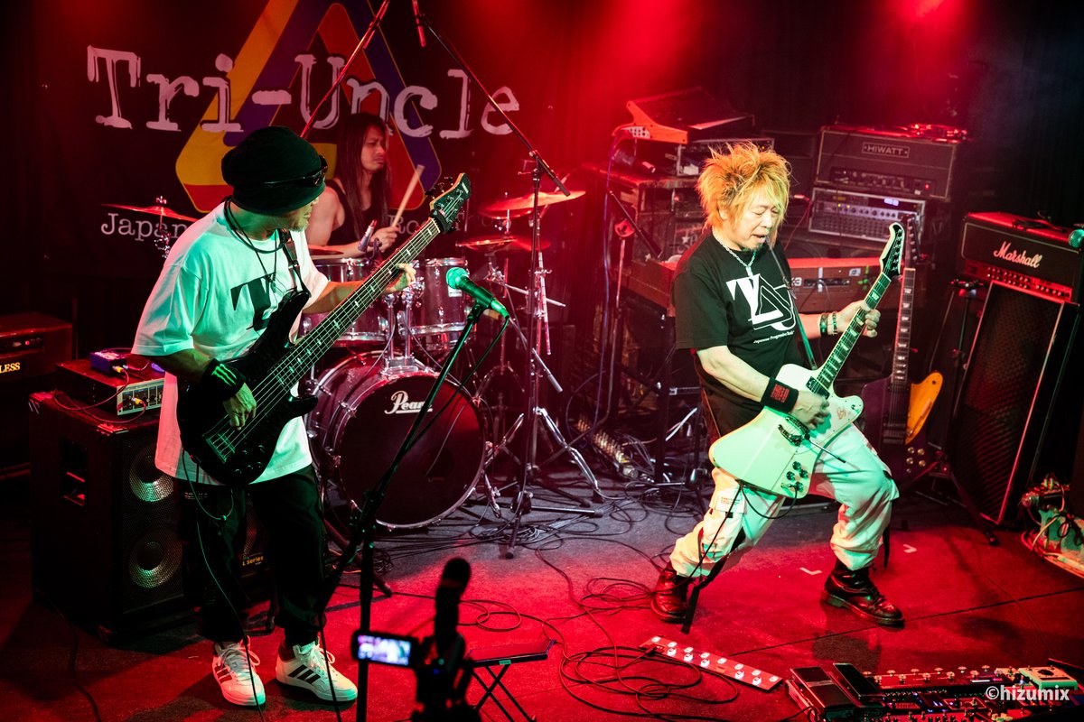 hizumix's tweet photo. Tri-Uncle●26年05月23日／六本木新世界のライブ写真先出し。歌なしインストロックのみのライブイベントは、音だけの真剣勝負で最高でした。 https://t.co/zjMEsFEu7d