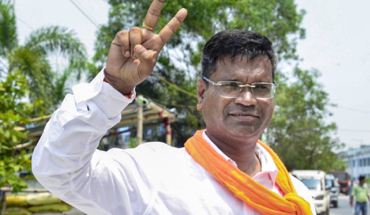 otvkhabar's tweet photo. #ଫାଲ୍ଟାରେ_ବିଜେପିର_ରେକର୍ଡ_ବିଜୟ
-ପଶ୍ଚିମବଙ୍ଗ ଫାଲ୍ଟାରେ ବିଜେପିର ଦେବାଂଶୁ ପଣ୍ଡାଙ୍କ ବିପୁଳ ବିଜୟ
-ରିପୋଲ୍ରେ ୧ ଲକ୍ଷରୁ ଊର୍ଦ୍ଧ୍ବ ଭୋଟ୍ରେ ସିପିଆଇ(ଏମ୍) ପ୍ରାର୍ଥୀଙ୍କୁ ହରାଇଲେ
-ମାତ୍ର ୭ ହଜାର ଭୋଟ୍ ପାଇ ଚତୁର୍ଥ ସ୍ଥାନରେ ରହିଲେ TMCର ଜାହାଙ୍ଗିର ଖାନ୍
#FaltaBypoll #BJPWin #DebangshuPanda #WestBengal #FaltaVictory #BJP #OTV