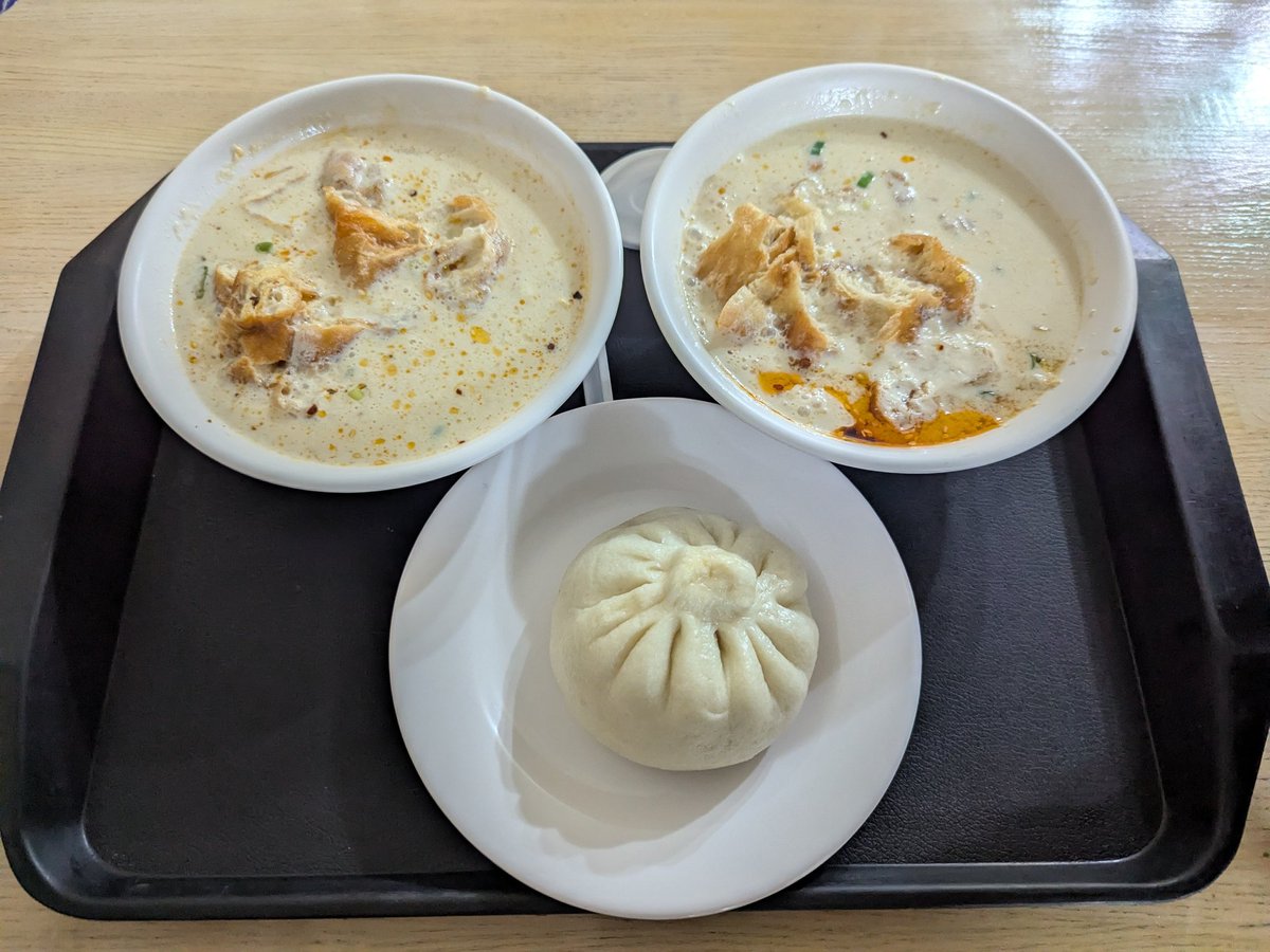 joekaibon's tweet photo. 5/5 Day⑤
大満足で最終日を迎え、最後は鹹豆漿で締めくくり。右の画像を見せて頼んだつもりが、出てきたら数が逆転…1人でそうはならんやろ！生成AIか！
まあでも美味しくいただきました🙏
台湾二度目にして完全にハマった。また来ます。🖐🏻 https://t.co/7ltHlmPm5l