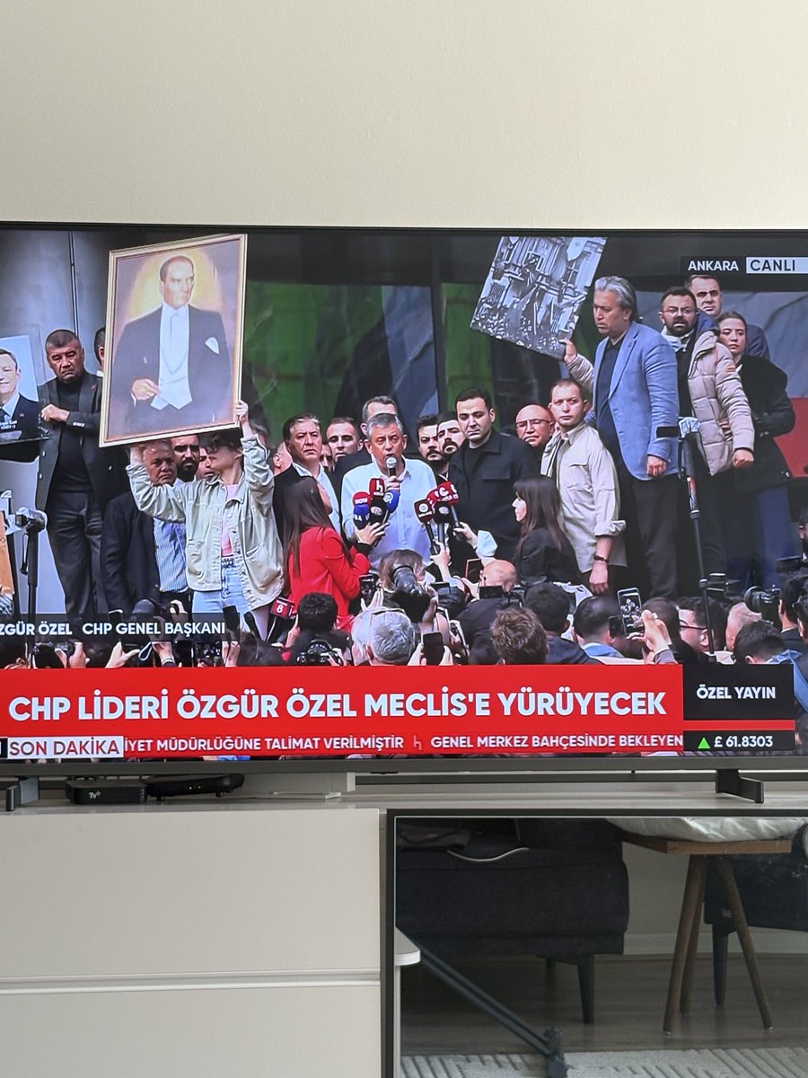 fatosulker's tweet photo. Tam olarak bu saniyelerde aldığım her nefes haram geliyor kafayı yiyeceğim https://t.co/yFaRGVC3cU