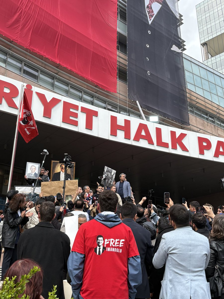 emine uçak tweet media