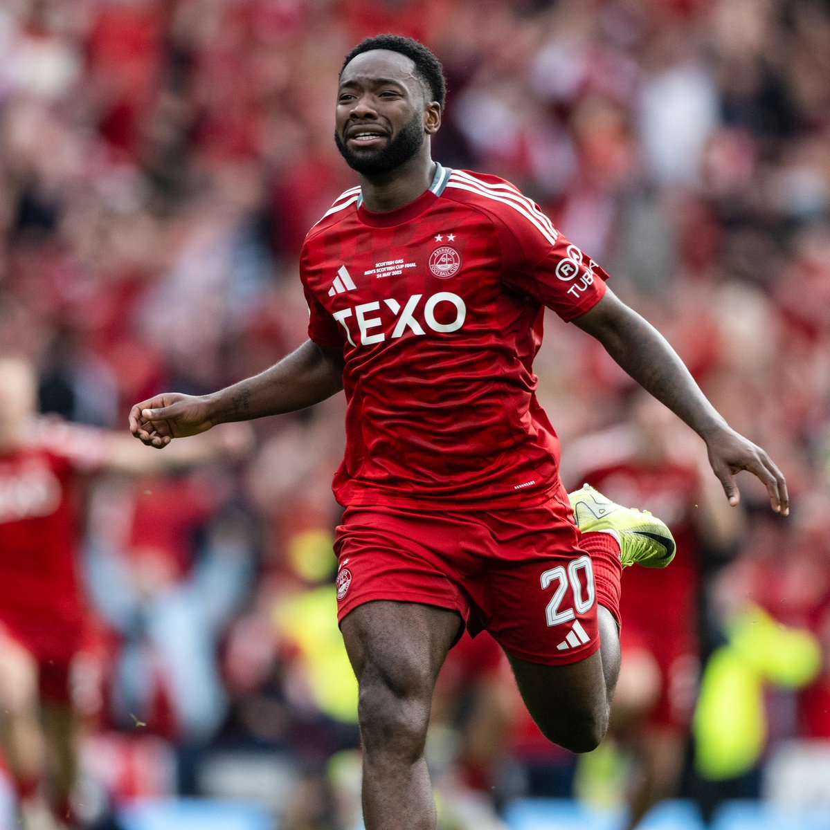 PLZSoccer's tweet photo. 1️⃣ 𝐘𝐞𝐚𝐫 𝐚𝐠𝐨, 𝐭𝐨𝐝𝐚𝐲.

🔴 1 year ago, Aberdeen ended their 40-year search for the Scottish cup.

Dons fans, leave your memories from the game below ⬇️ https://t.co/BCLYr7JR6K