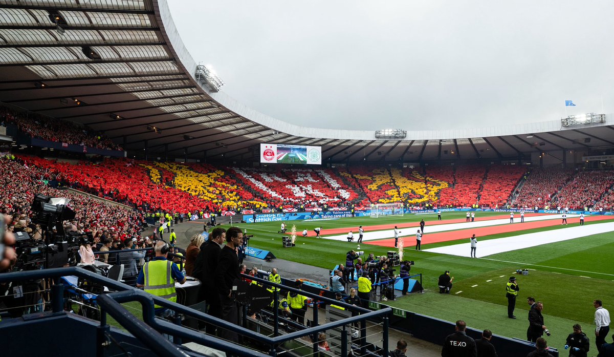 PLZSoccer's tweet photo. 1️⃣ 𝐘𝐞𝐚𝐫 𝐚𝐠𝐨, 𝐭𝐨𝐝𝐚𝐲.

🔴 1 year ago, Aberdeen ended their 40-year search for the Scottish cup.

Dons fans, leave your memories from the game below ⬇️ https://t.co/BCLYr7JR6K