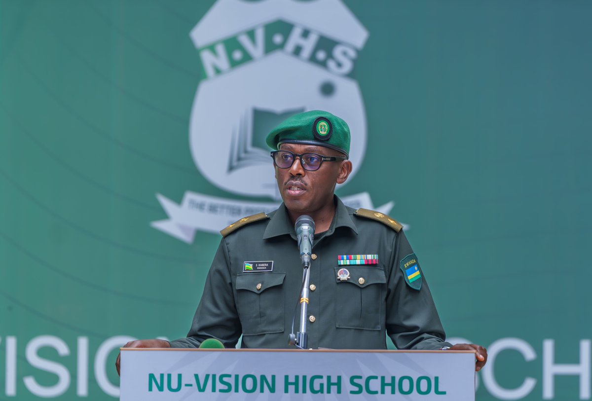 RwandaMoD's tweet photo. The Deputy Defence Spokesperson, Lt Col Simon Kabera, today joined more than 1200 students and teachers of Nu-Vision High School in honouring the victims of the 1994 Genocide against the Tutsi.

Addressing students, Lt Col Kabera explained the stages through which the genocide was planned and executed, and highlighted the role of the Rwanda Patriotic Army (RPA) in stopping the genocide  against the Tutsi when the international community failed to intervene.https://t.co/BeCwnbQmUR
=======================

Umuvugizi Wungirije w’Ingabo z’u Rwanda, Lt Col Simon Kabera, uyu munsi yifatanyije n’abanyeshuri n’abarimu barenga 1200 bo muri Nu-Vision High School mu guha icyubahiro abazize Jenoside yakorewe Abatutsi mu 1994.
Mu ijambo yagejeje ku banyeshuri, Lt Col Kabera yasobanuye ibyiciro Jenoside yakorewe Abatutsi yateguwemo ikanashyirwa mu bikorwa, anagaragaza uruhare Ingabo za RPA zagize mu guhagarika Jenoside yakorewe Abatutsi mu gihe amahanga yananiwe gutabara.https://t.co/qESdx1iivK