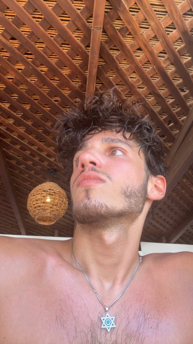 alex tweet media