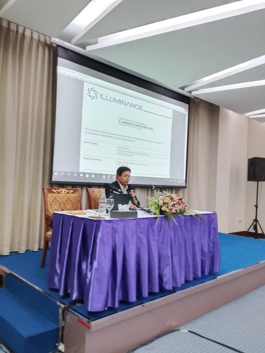 Mhoffff15's tweet photo. Meeting of Thai partners and conducting an Illuminance lecture 🇹🇭

#illuminance #node #ai #world https://t.co/8d7aSskEjm