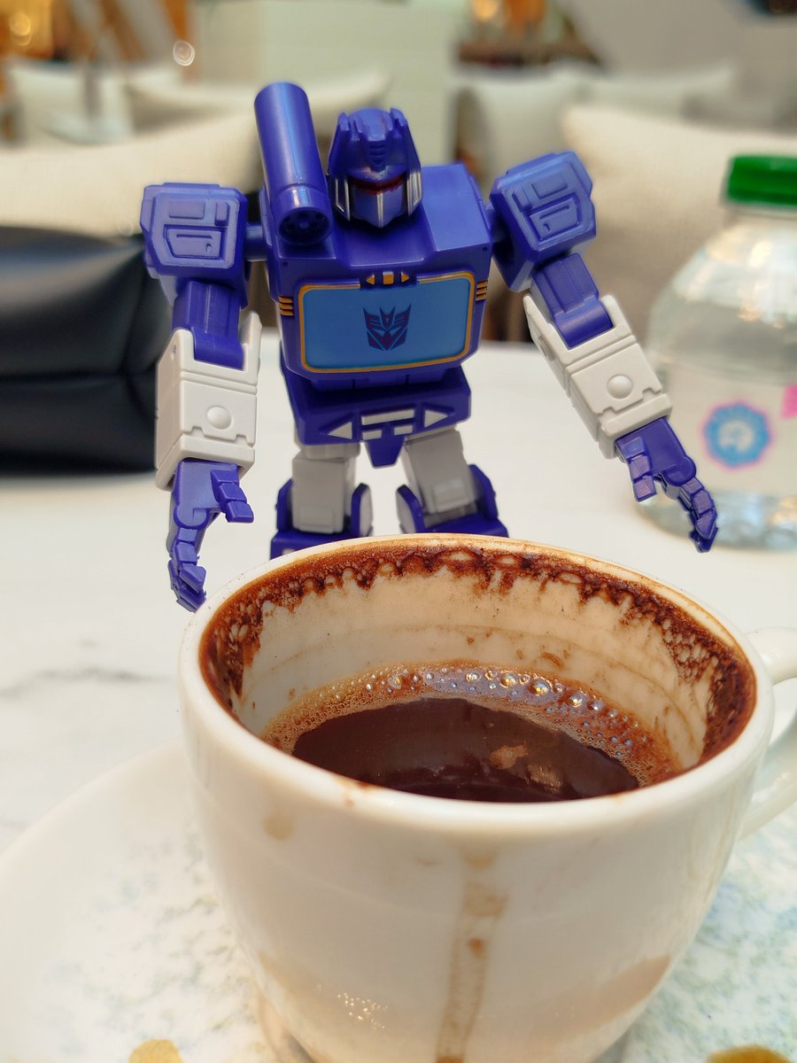ReDevangelionn's tweet photo. Soundwave And Turkish coffee (It's very expensive in this country, I ran out of money for two weeks but it was worth it. #transformers #tfOne #transformersg1 #transformersG1 #soundwave #transformerssoundwave #tfp #decepticons https://t.co/vGxosEMlgr
