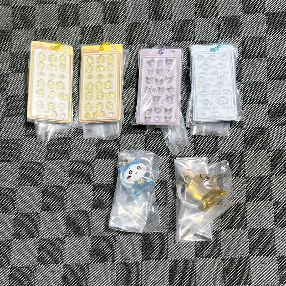 torihsasa's tweet photo. @1【交換】めじるしアクセサリー めじるしチャーム ボンドロ サンリオ ちいかわ 

【譲】画像 うさぎ ハチワレ 
ポムポムプリン マイメロ シナモンロール

【求】古本屋、はぴだんぶい 各1

なるべく同種、纏めての交換優先
郵送での交換になります

検索からでもお気軽にお声掛けください https://t.co/nlfaPysEM4