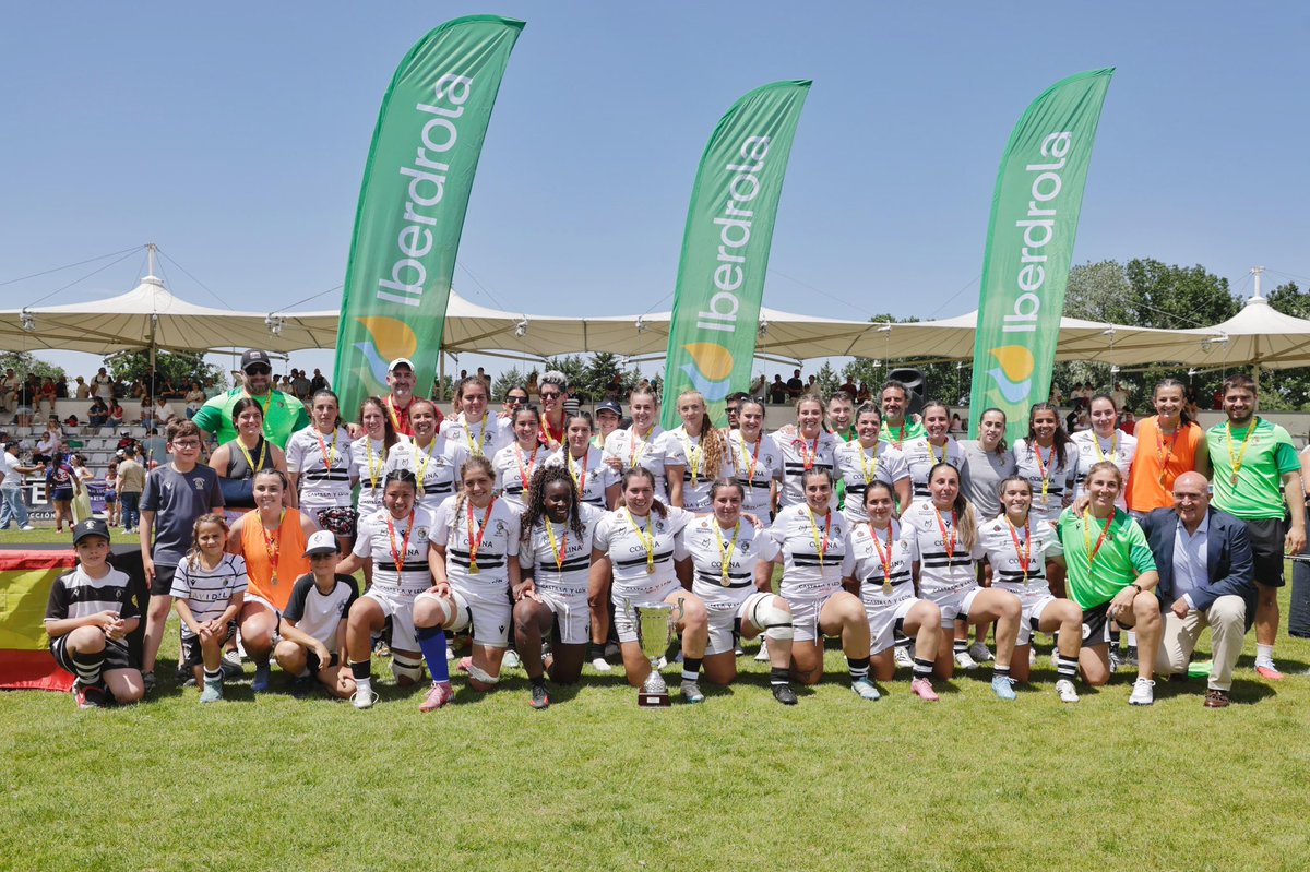 JesusJCarnero's tweet photo. Enhorabuena a las Chamichicas del Colina El Salvador por LA LIGA IBERDROLA de 
DH Femenina 🖤🤍🖤
¡Sois grandes! 
¡Seguimos!

@Chami_Rugby 
#somoschamigeneracionrugby https://t.co/ejUUF6qetP