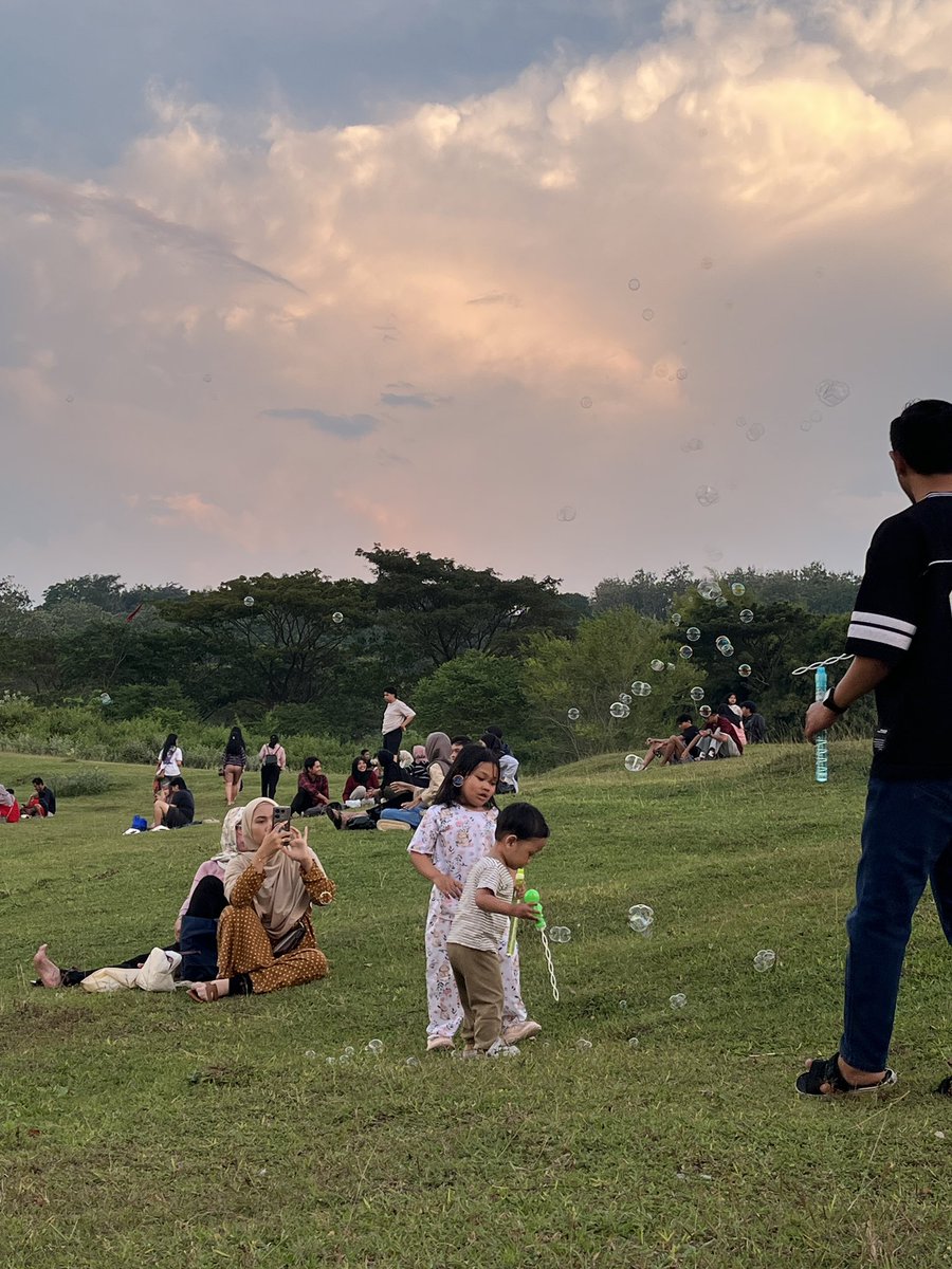 nndemonay's tweet photo. touch some grass hari ini https://t.co/30VYhV1cvL