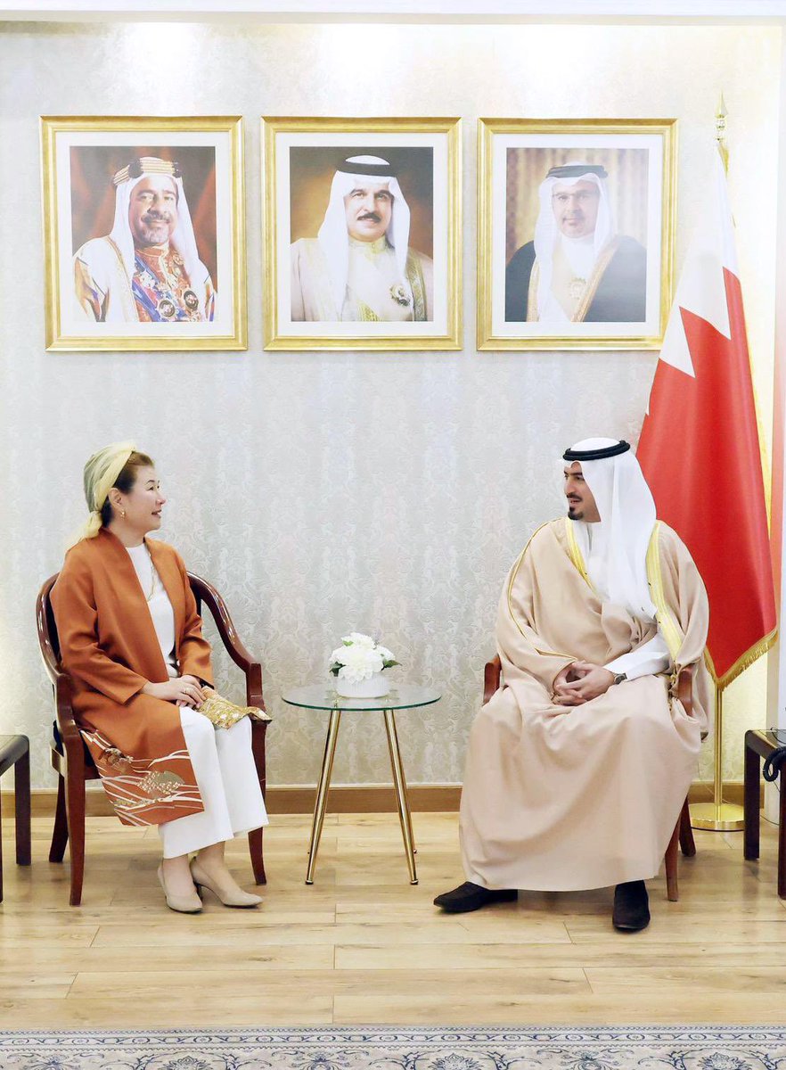 CG_Bahrain's tweet photo. استقبل معالي الشيخ خالد بن حمود آل خليفة محافظ محافظة العاصمة، سعادة السيدة أوكاي آساكو سفيرة اليابان لدى مملكة البحرين.
 وخلال اللقاء، أشاد معالي المحافظ بالعلاقات المتميزة التي تجمع بين البلدين الصديقين، وما تشهده من تعاون متواصل في مختلف المجالات. https://t.co/soFIlSqUnH