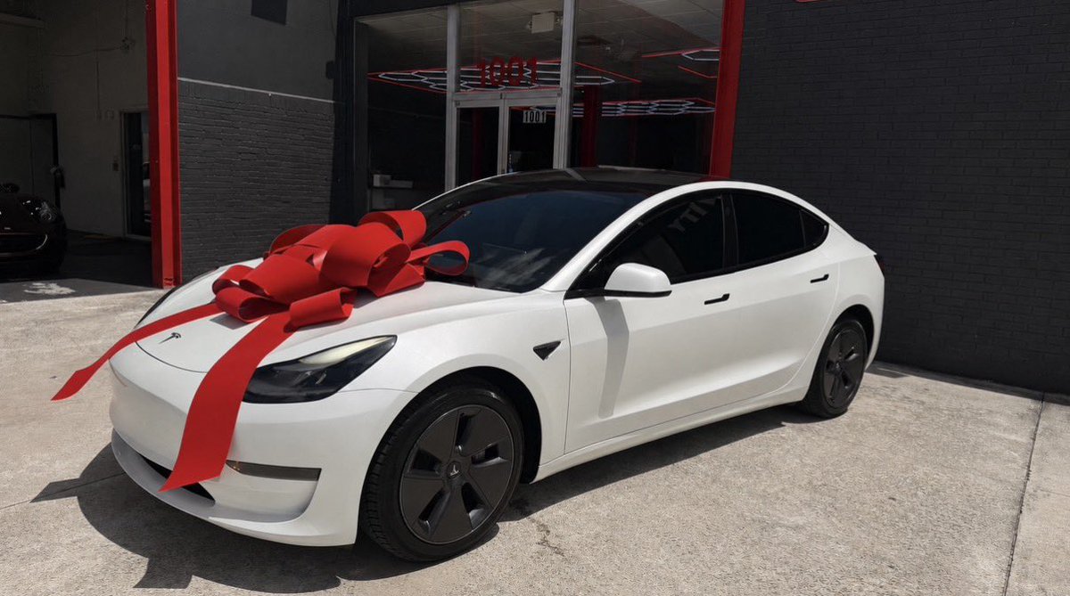ayilak_'s tweet photo. officially a tesla baddie🤍 https://t.co/9l450WXqKm