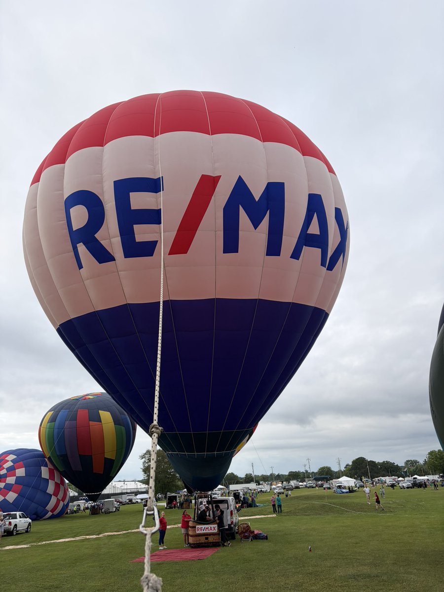 OldWorldballoon's tweet photo. RE/MAX Platinum-Alabama Pam! You did it! Congrats on your first flight!  Had a short flight this morning in Decatur! ￼ https://t.co/nzPjpXWY8u