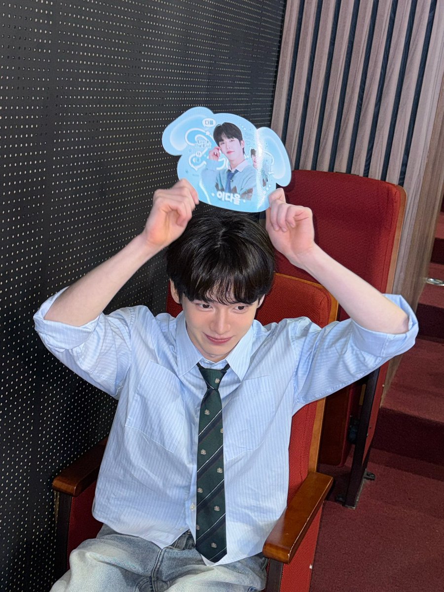 daeul_official's tweet photo. [#이다을]
오늘 정말 다시 한 번 팬분들께 소중함을 느끼는 날이었습니다! 앞으로 더 자주 만나뵈어요🤍

팬미팅에 찾아와주셔서 감사합니다. 더운 날씨 조심하세요!

#이다을 #LEEDAEUL https://t.co/ZnwLtnFLO4