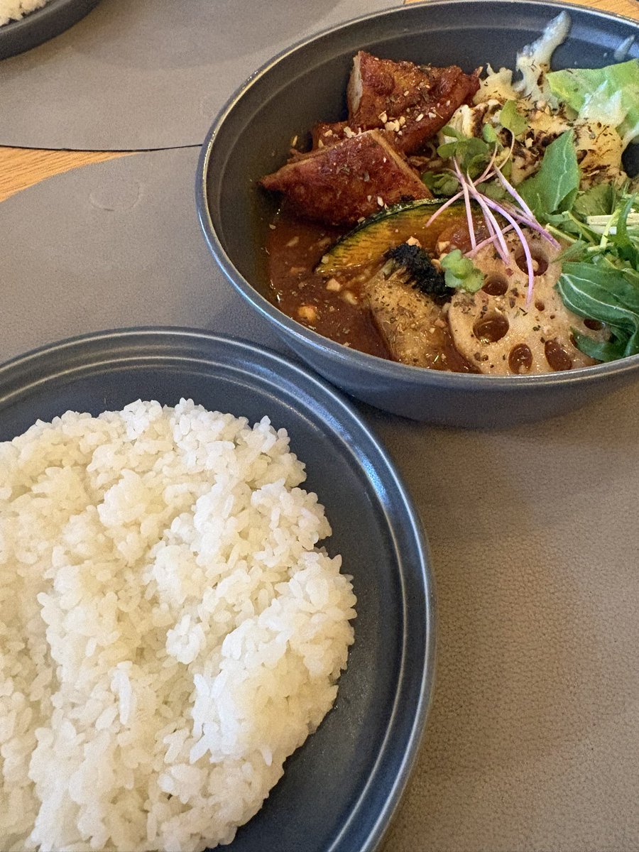 mii1127mi's tweet photo. 下北沢のスープカレー屋さん美味しかった🍛
辛さ選べるし、スープも3種類から選べるからとてもよい！
リピありっ https://t.co/Dq6xbeBbJx