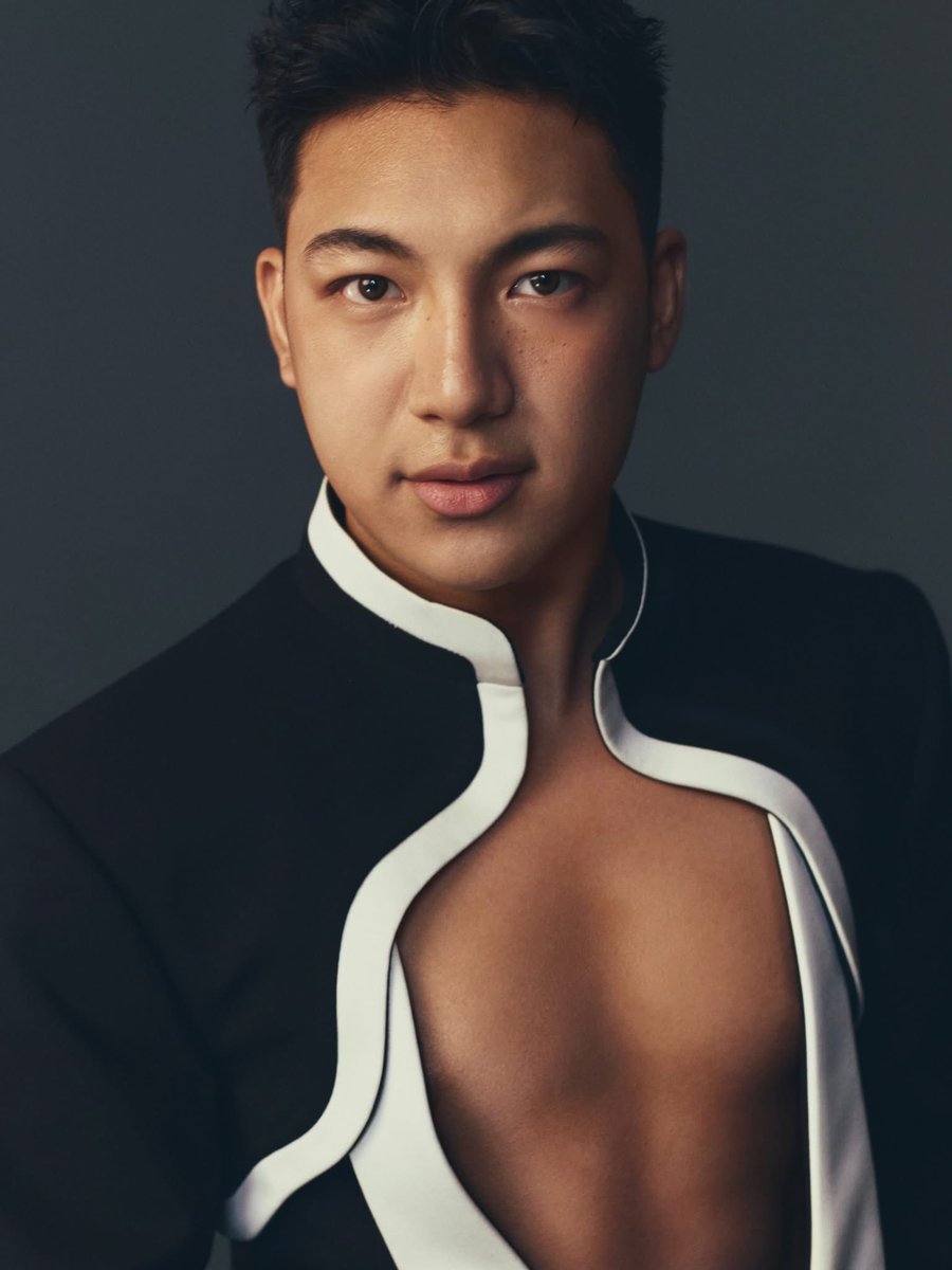 PopPlanet_'s tweet photo. Happiest Birthday to Darren Espanto.

#DARREN @Espanto2001 https://t.co/OKsCYRASir