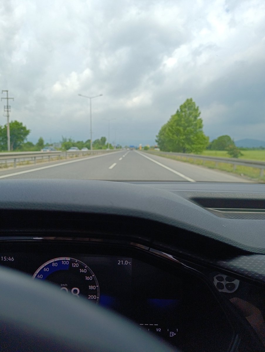 maliibu's tweet photo. 1200 km araba sürme Challenge başladı https://t.co/4Sg0XBs6LC