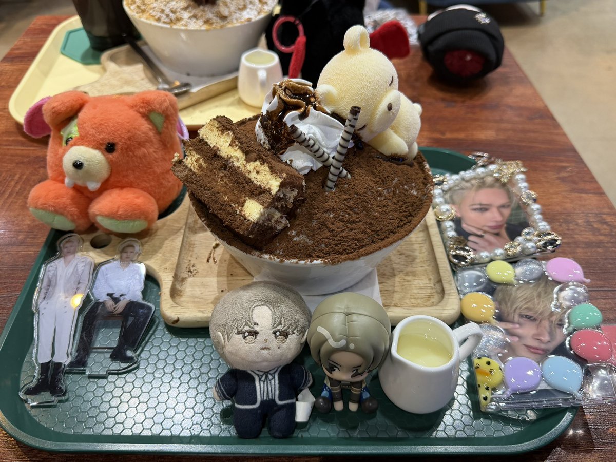 HaRussia's tweet photo. 今日はヒスンミーグリの後、ヒスンペンの友達と人生初の麻辣湯🌶️
結構好き嫌いあるから具材選べるのありがたいけど、ついつい欲張りすぎちゃう🥣
そしてカフェで빙수食べた〜🍧
辛いもの×甘いもので最高😋
そして安定の腹パン🤰 https://t.co/pOy5la5uSy