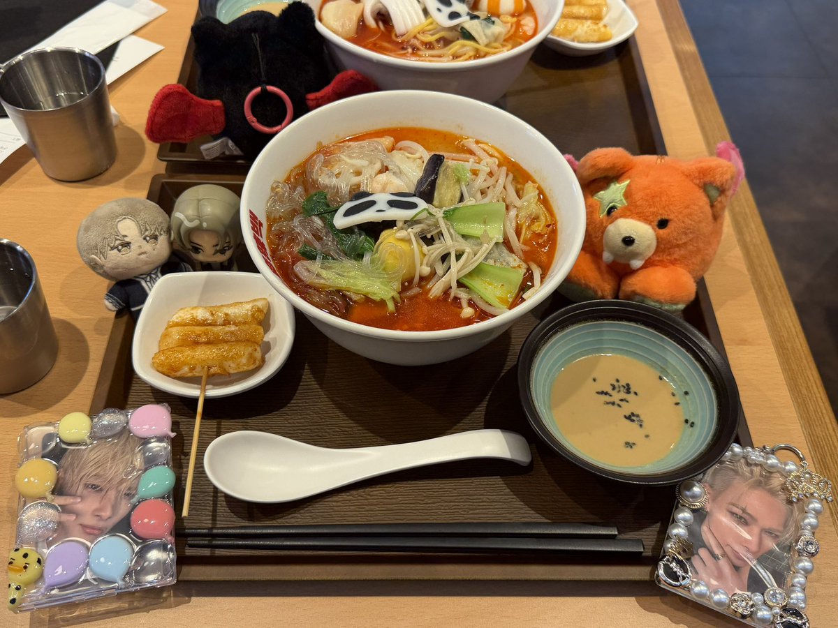 HaRussia's tweet photo. 今日はヒスンミーグリの後、ヒスンペンの友達と人生初の麻辣湯🌶️
結構好き嫌いあるから具材選べるのありがたいけど、ついつい欲張りすぎちゃう🥣
そしてカフェで빙수食べた〜🍧
辛いもの×甘いもので最高😋
そして安定の腹パン🤰 https://t.co/pOy5la5uSy