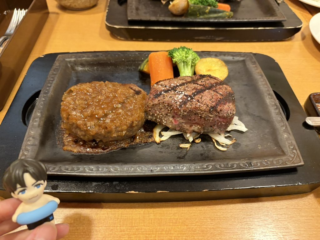 ___bluestar's tweet photo. さわやかで初めてステーキ🥩を食べました！ステーキも！美味しかった！ https://t.co/5xVyPtB0xU