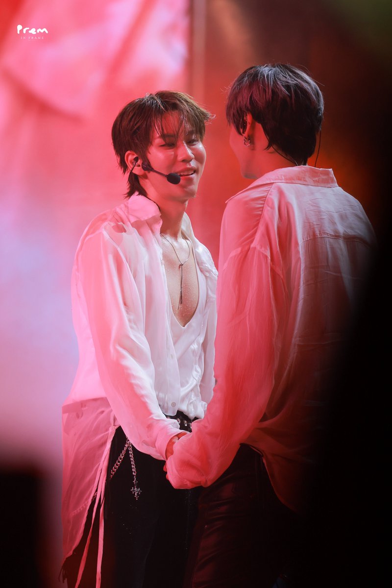 prem_in_frame's tweet photo. ──★ 

260524｜หวาน หรือ 🔥🔥🔥

SO PROUD OF BOUNPREM 
#LOLFanFest2026D3 
#BounPrem #บุ๋นเปรม  ‧₊˚ https://t.co/uwGMqEiimy