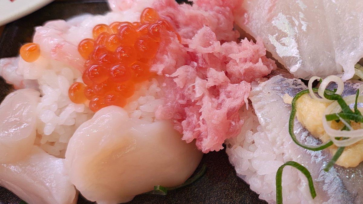 mydeliciousnet's tweet photo. スシローの「感謝ま��ど盛り」が衝撃的！
倍トロランクで無料サービスのクーポンが届き、
お店で頂けます。2026年5月で終了のようなのでお早目に～ #スシロー #感謝まいど盛り #倍トロ #クーポン #無料 https://t.co/mfWvj1LjA9