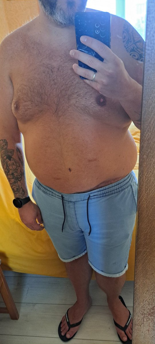 Alecbear tweet media