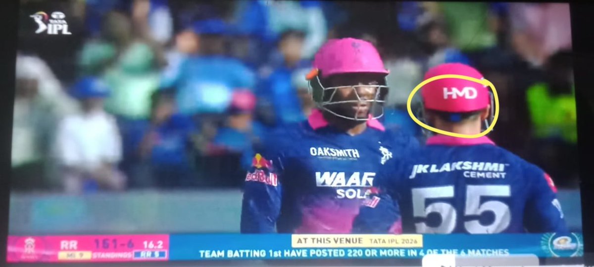 darryl_dabre's tweet photo. @HMDdevicesIN Spotted HMD logo on RR players and Coach Sangakara #hmdspotandwin https://t.co/PT0FGtxXh0