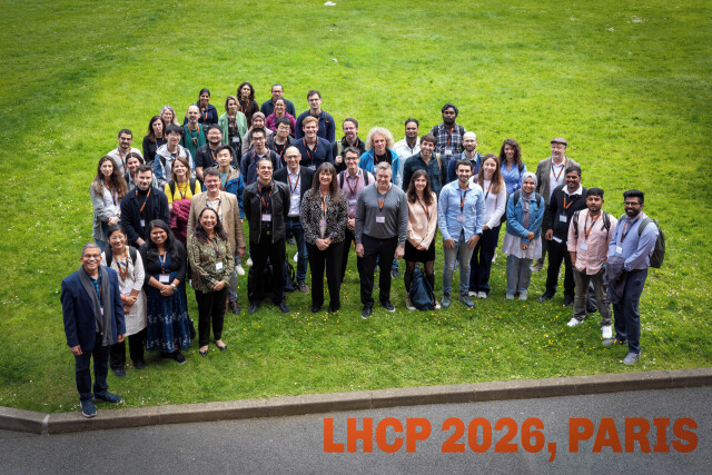 ALICEexperiment's tweet photo. 📷 Quarks, gluons, and good vibes - greetings from ALICE at LHCP 2026 in Paris!
#cern #physics

#LHCP2026 https://t.co/vdh8hiML7w