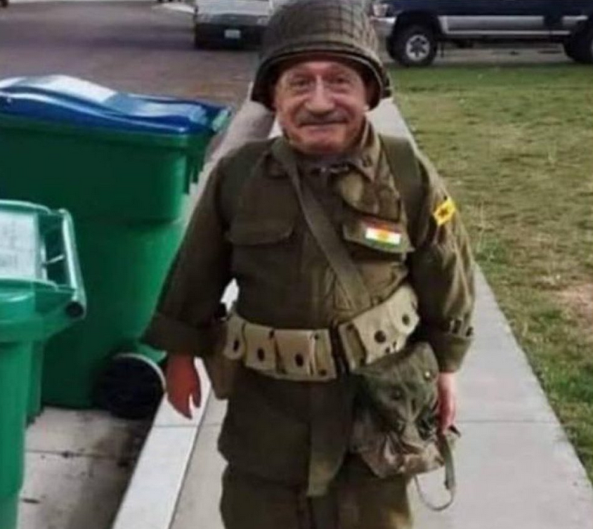 ayazpapi's tweet photo. Polislerin CHP genel merkezine sıktığı mermi https://t.co/7lbwuYqrzx