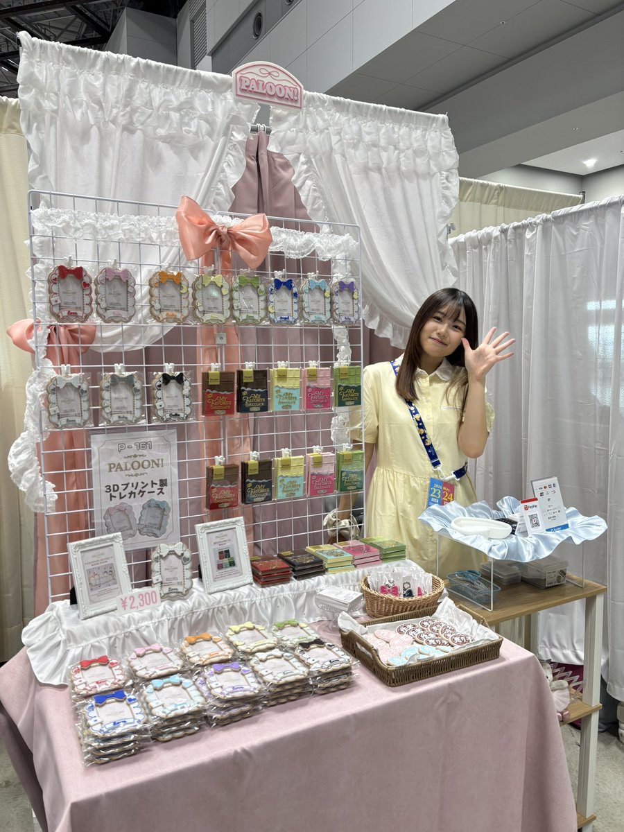 Eri_plusultra's tweet photo. ラスボス・デザフェスがおわったよ✌️
「自己表現の場」を謳うイベントなだけあって、クリエイターとしての「個の力」が試される感じがあってすごく面白かった！
見て回るのもたのしかったし、また抽選当たったら出たいです🎶 https://t.co/qSxhW04kg1