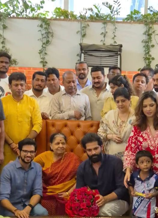 AUThackeray's tweet photo. माझे बंधू महाराष्ट्र नवनिर्माण विद्यार्थी सेनेचे अध्यक्ष अमित ठाकरे ह्यांना वाढदिवसाच्या मनःपूर्वक शुभेच्छा. आपणास निरोगी दीर्घायुष्य लाभो, ह्या सदिच्छा!
@amitrthackeray https://t.co/dHlG9up8IY