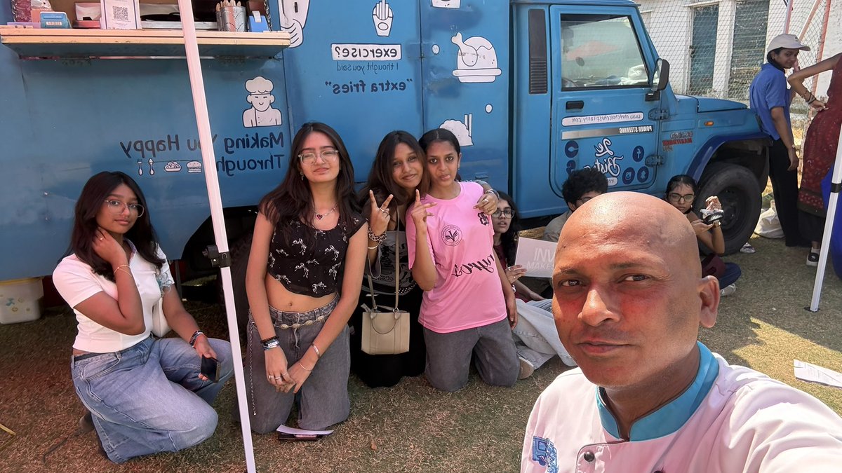 milindkp's tweet photo. LeBistro Food Truck is at #skykingsfootballacademy #food #lebistro #burger #lebistro_onwheels ##pasta #milindkp #foodtruck #foodie #cheese #india #hotdog #happiness #restaurant #cheesypizza #hollywood #chicken #chefmilindkewalpatil #mocktail #cocktails #fishburger https://t.co/cTsXXezCEi