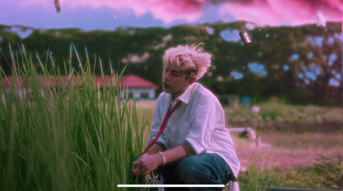 MeIamIanTimothy's tweet photo. #habangbuhaypansamantala by @clfrnia_maki is the kind of song that silently destroys you. 🥹💗The melody feels warm and comforting, but the lyrics carry the pain of loving something you know is temporary. Ang sakit pero ang sarap pakinggan.💗🪽 https://t.co/mi3IrqjuQX