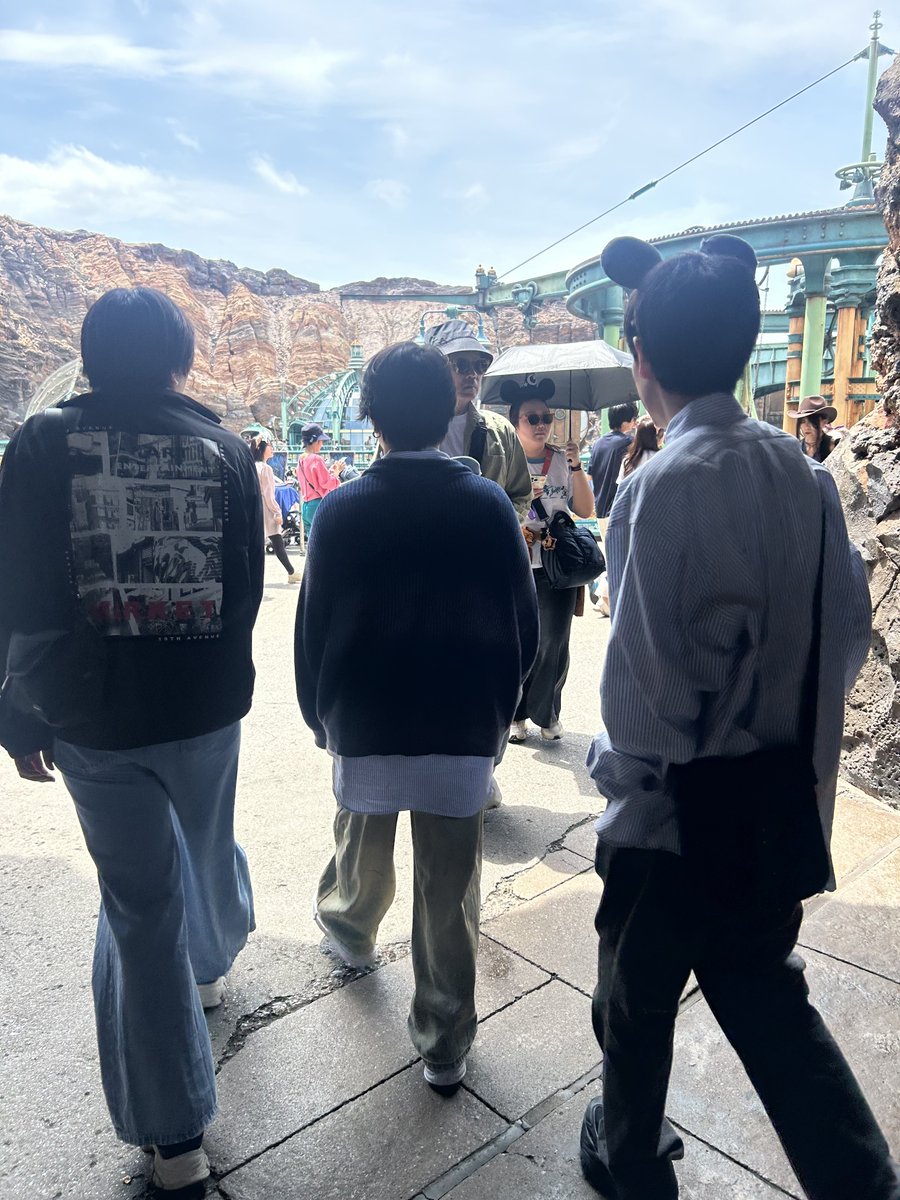 neemuke's tweet photo. 男6人でディズニー行ってきた~ https://t.co/Z90LRXk0g3