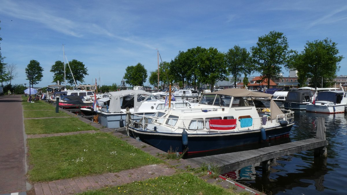 BjT_weer's tweet photo. Goedemiddag
@OmropNijs @lc_nl @gemeenteDFM @KNMI @janvissersweer @Weernieuws_info @weerverteller @Alpenweerman @EdAldus @weermanrobert @marjondehond @RoosmarijnKnol @whoebert @jordiweerman @visitfriesland @provfryslan
Prachtig zomerweer vandaag op 1e pinksterdag #Joure #Friesland https://t.co/m6ABc01gb0