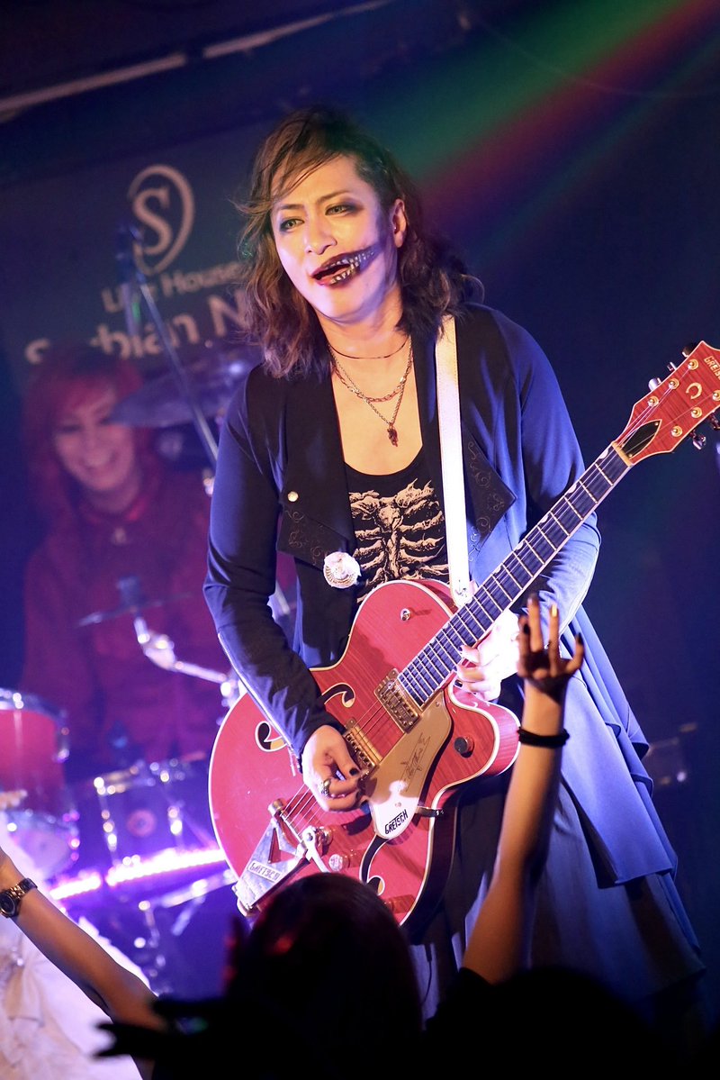 情次2号 tweet media
