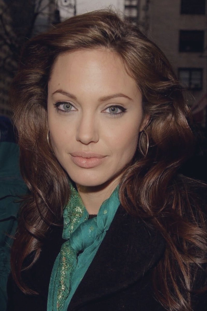 Angelina Jolie tweet media