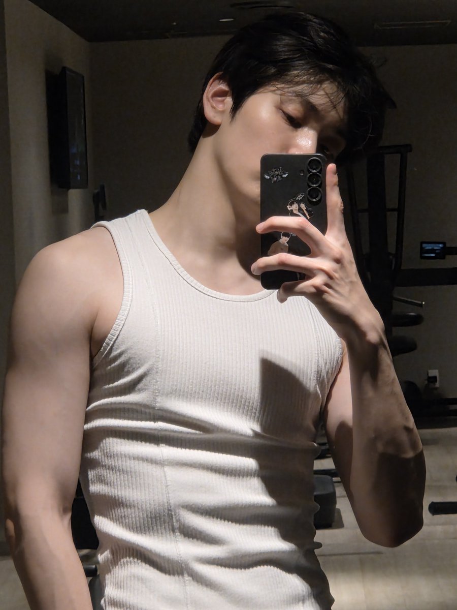 twelve05cm's tweet photo. do you see that WAIST. oh my fucking god https://t.co/klVJE6v6TX