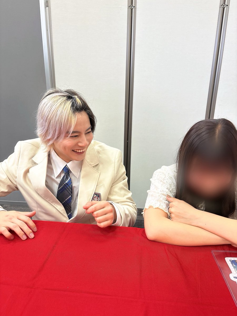 noapi17's tweet photo. 楽しい時間だったなぁ😂💙💙こんなにイケメンが隣にいると恥ずかしいw動画うれしすぎた、、😭ちょうど1年ぐらい前の動画と同じシリーズやってもらったけど、、やばーい🥰昨日のトクポでもやる気沸いたけど、さらに沸いたよ💙ありがとうがんばる https://t.co/a4XanhjULg