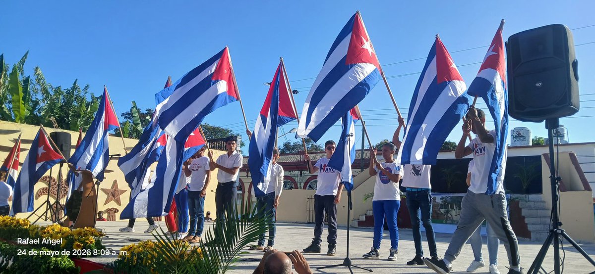 26deLasTunas's tweet photo. 👉Desde la plaza cultural Armando Hart, de la capital provincial, #LasTunas 🎤 unida en una sola voz este domingo en tribuna antimperialista, exigiendo el fin del bloqueo económico y energético de los Estados Unidos 👇 https://t.co/3VIQjVipey