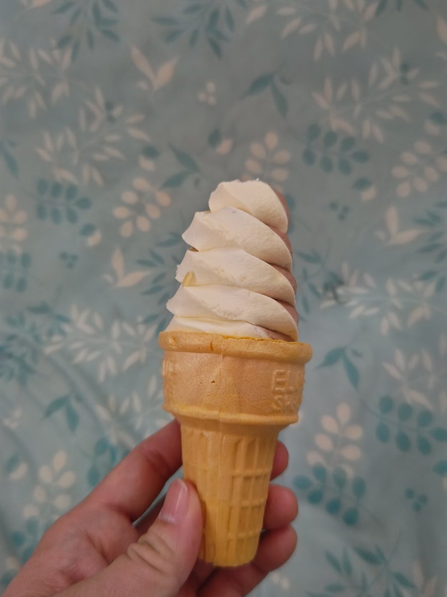 死んでるソフトクリーム！ #おてあげちーちゃん