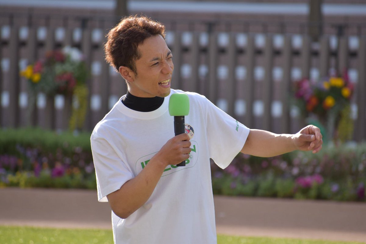 つきみや tweet media