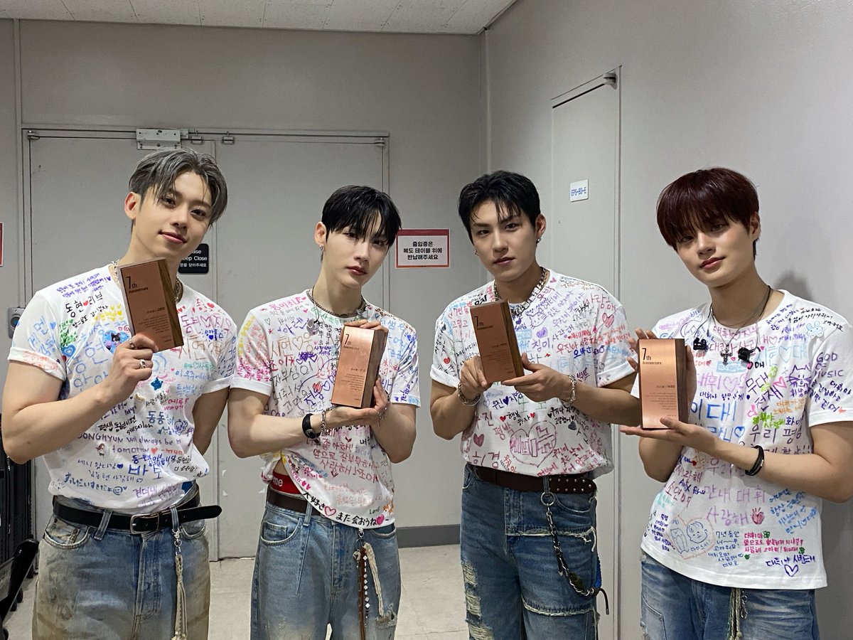AB6IX tweet media